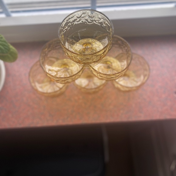 Mid century modern amber goblets. Set of 6. - Picture 4 of 7